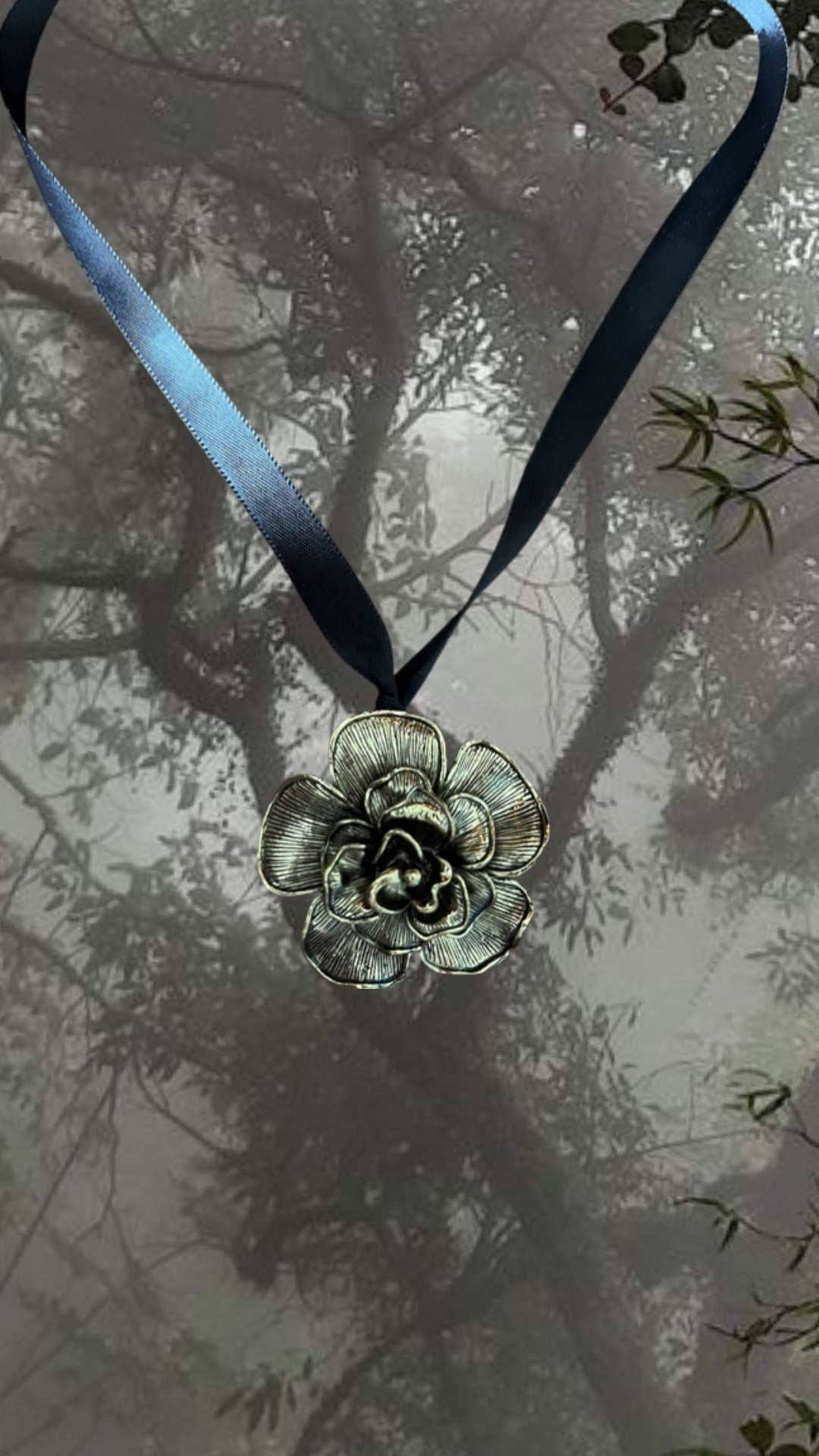 Day Flower choker