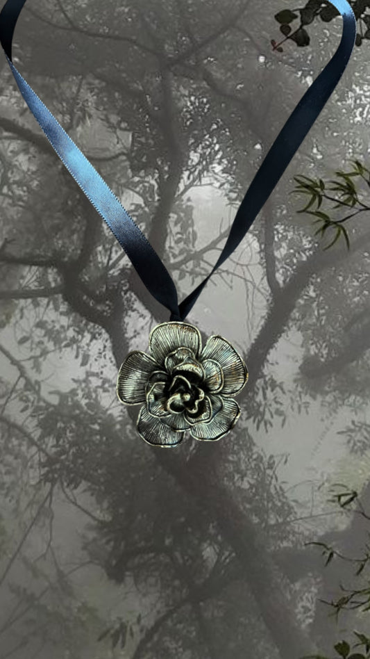 Day Flower choker