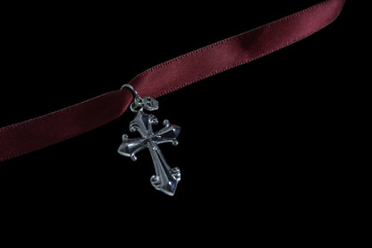 Scarlet choker