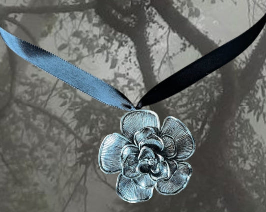 Night flower choker