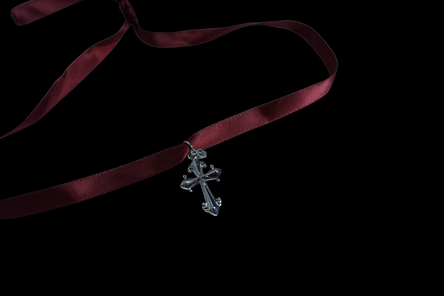 Scarlet choker