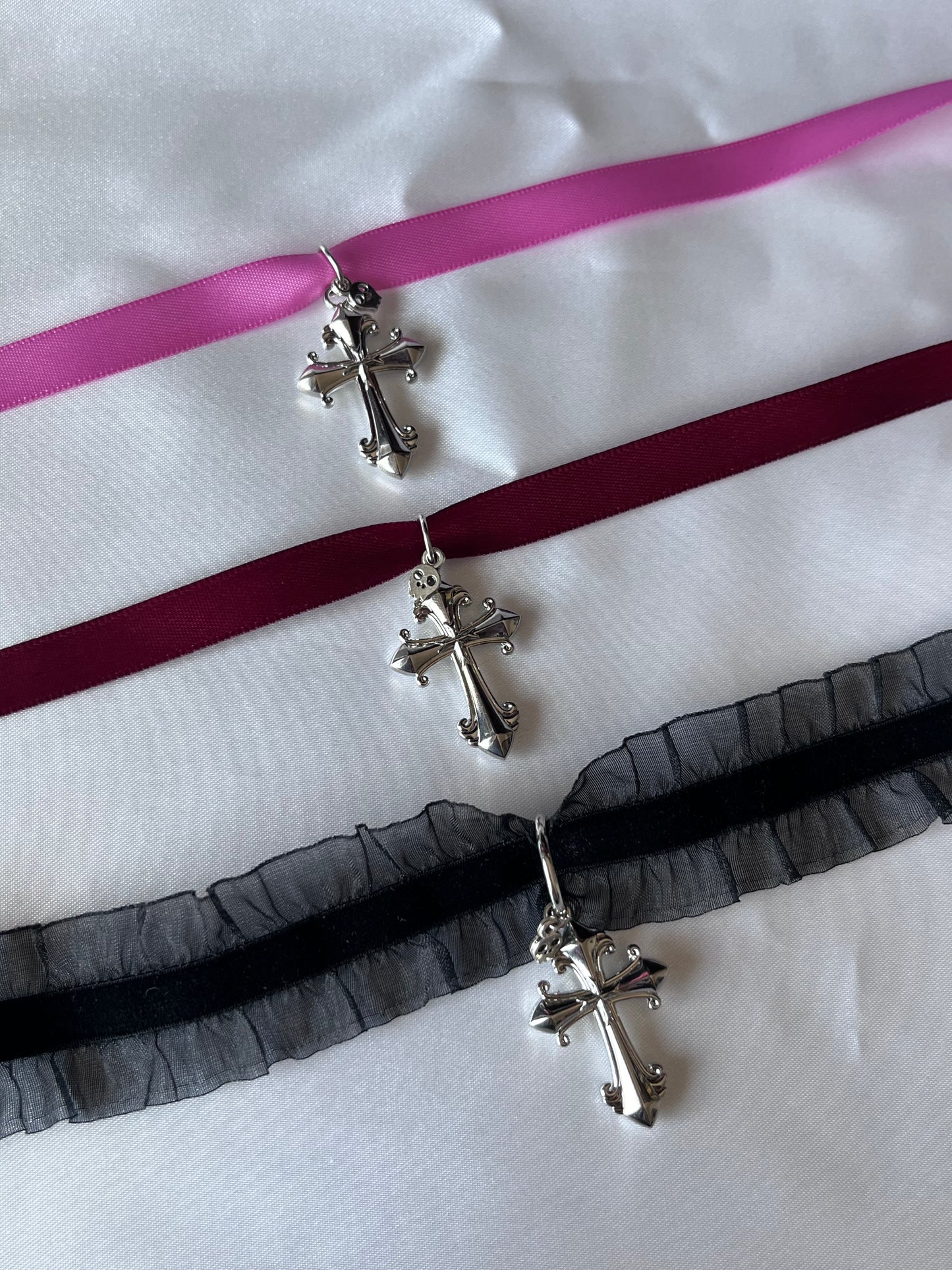 Scarlet choker